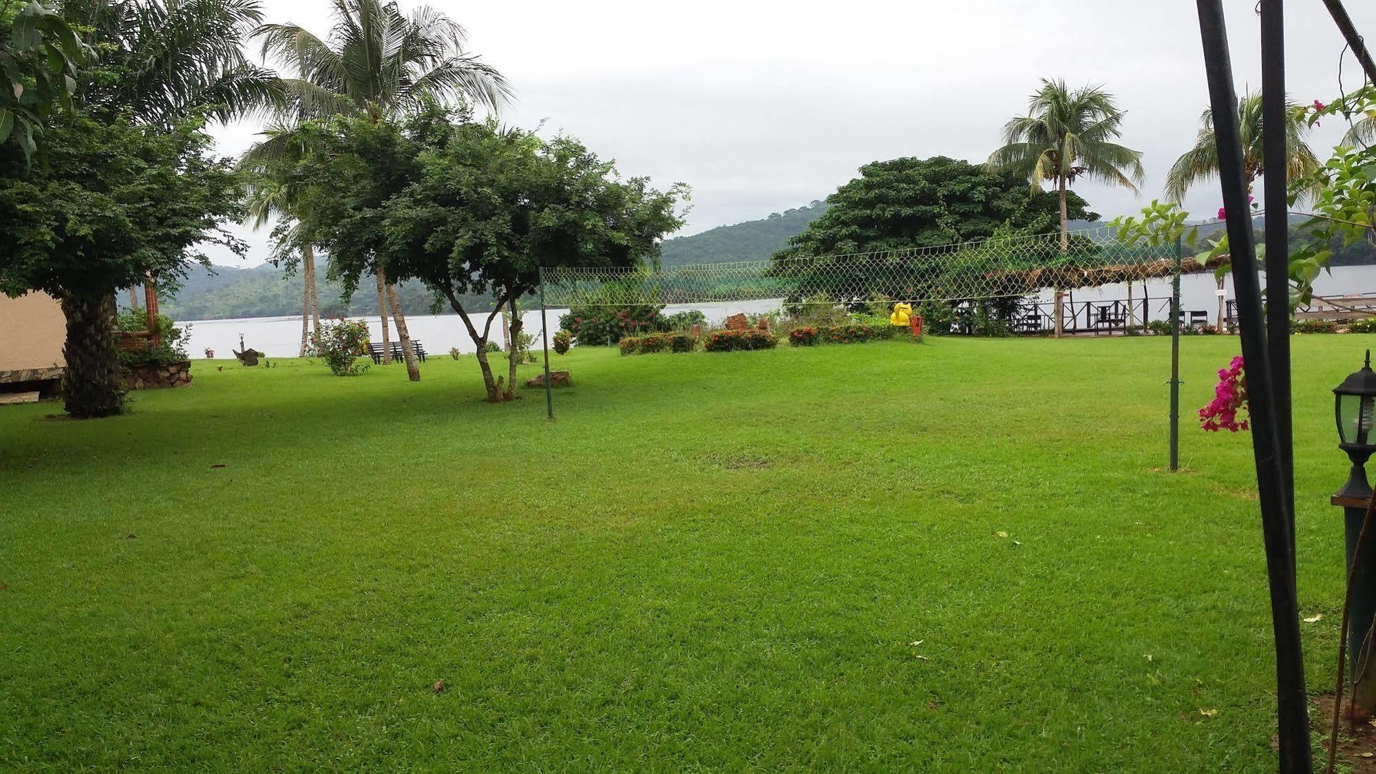 Afrikiko River Front Resort Akosombo Екстер'єр фото