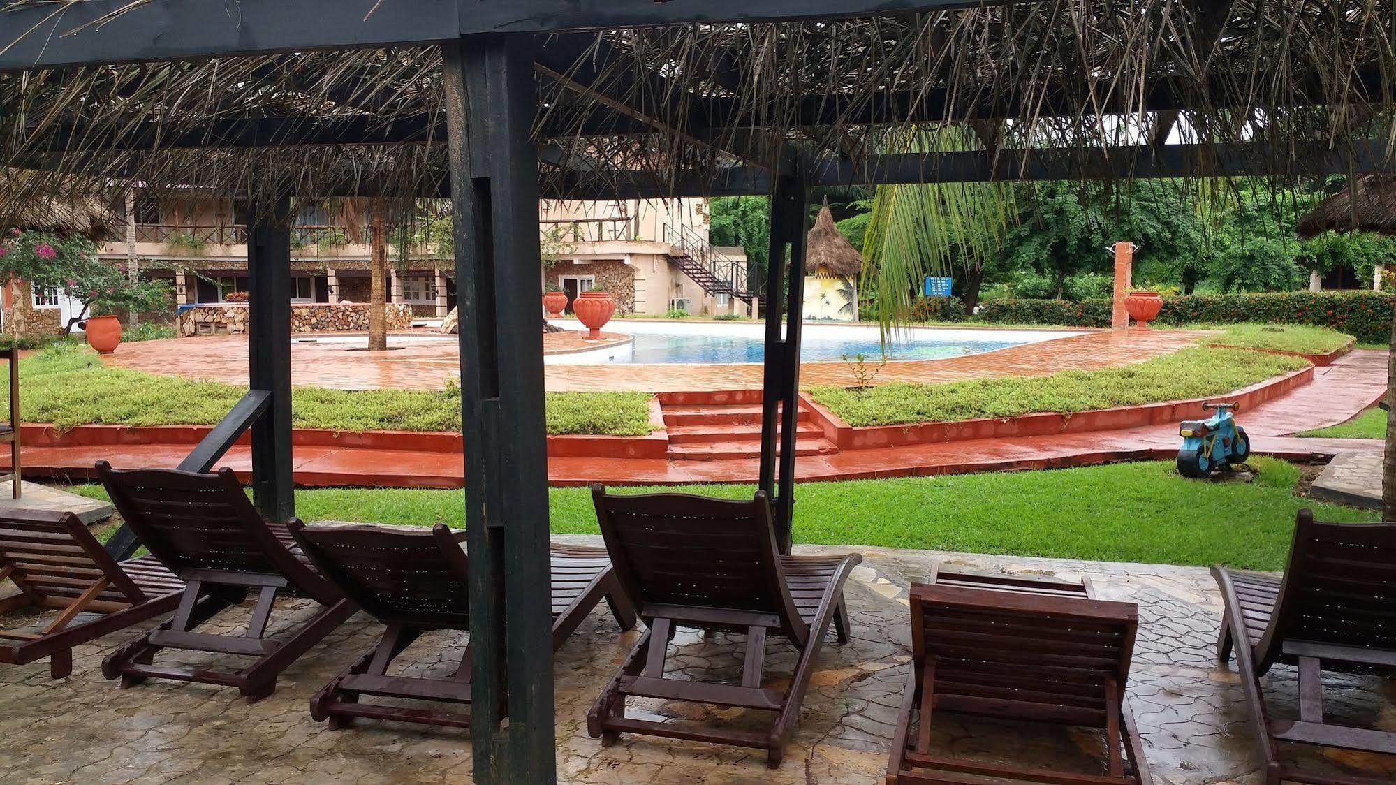 Afrikiko River Front Resort Akosombo Екстер'єр фото