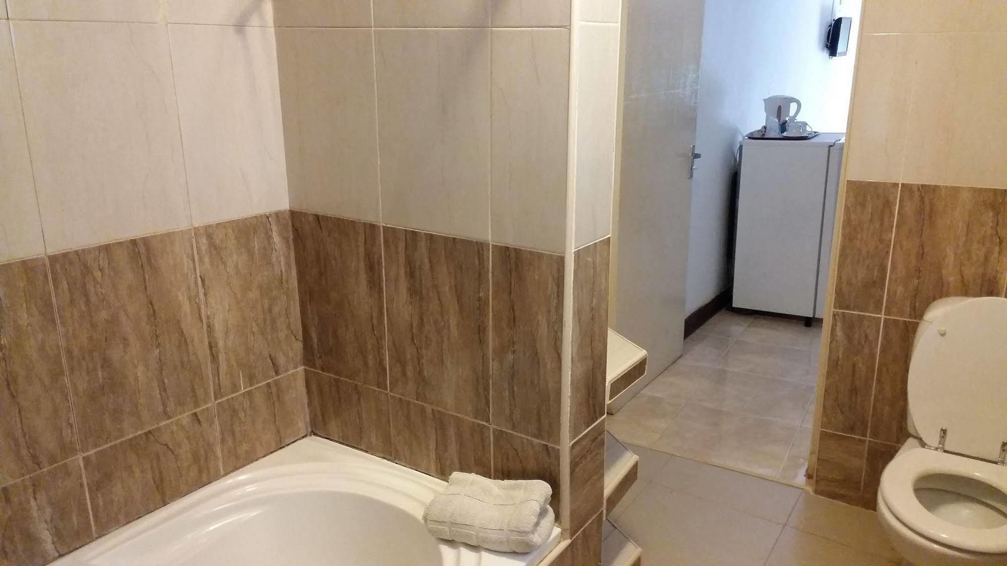 Afrikiko River Front Resort Akosombo Екстер'єр фото