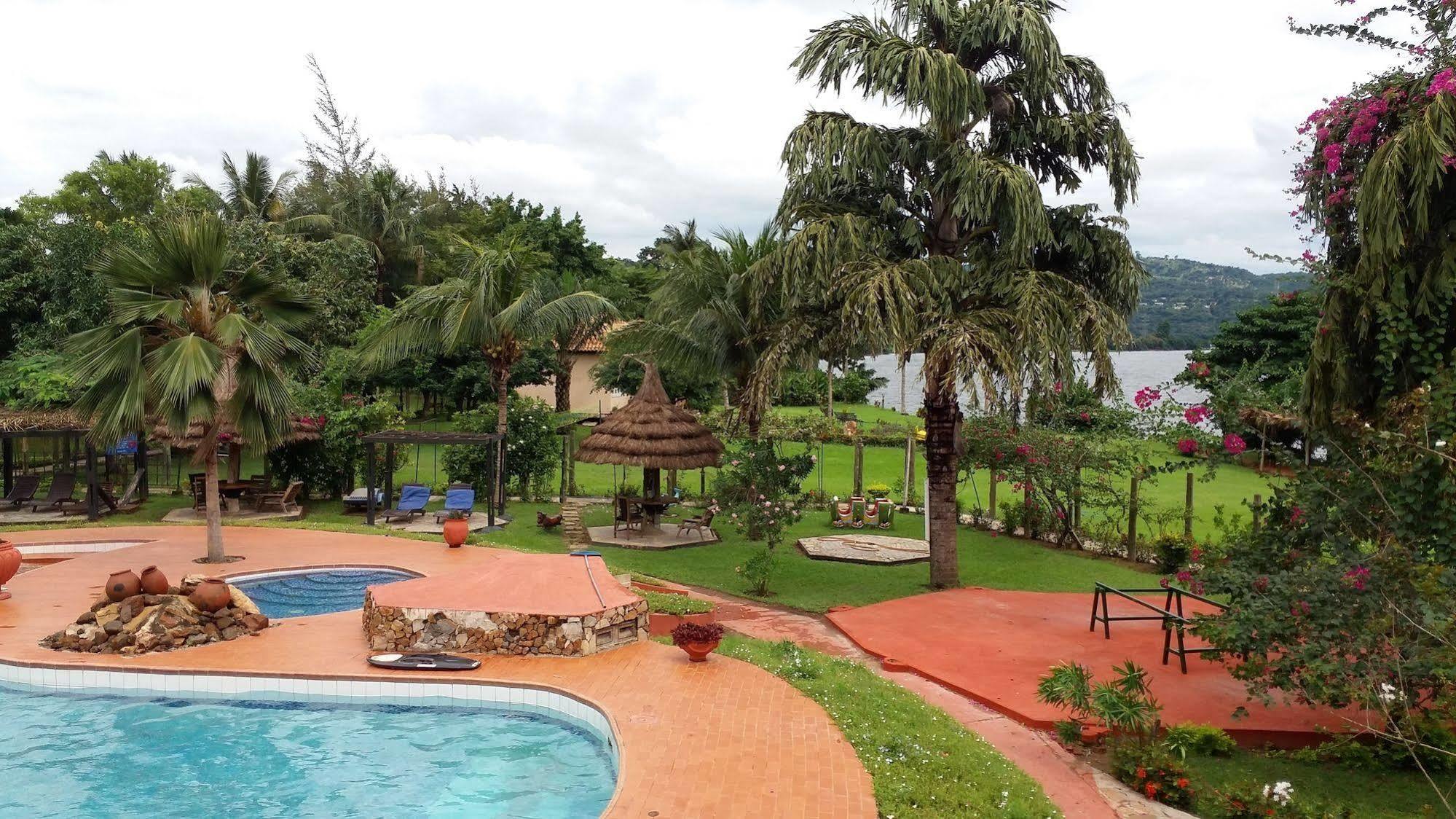 Afrikiko River Front Resort Akosombo Екстер'єр фото