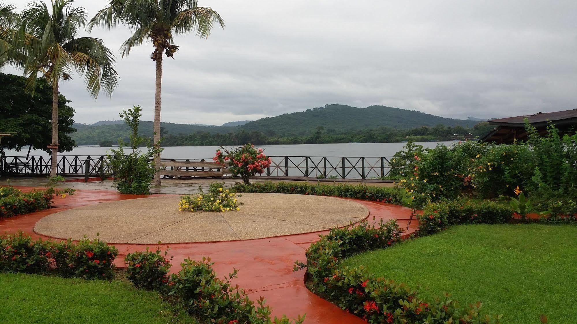 Afrikiko River Front Resort Akosombo Екстер'єр фото